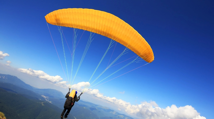 Guide to Paragliding