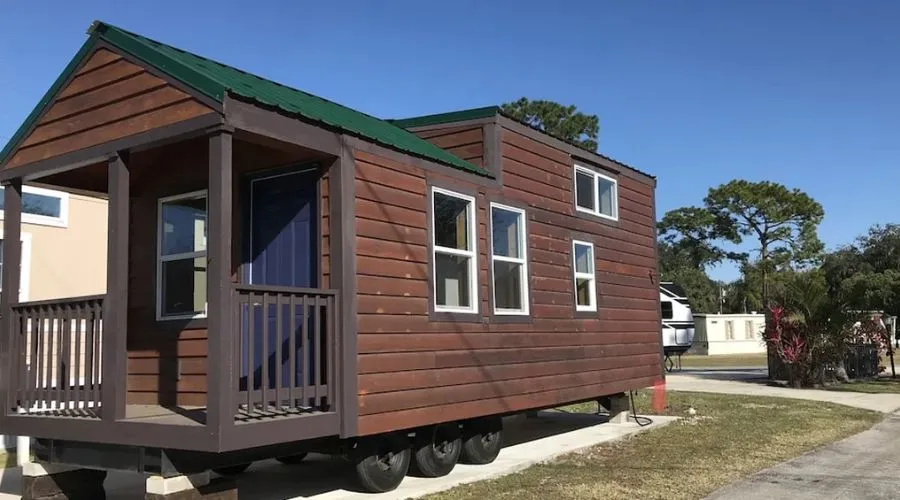 Cedarwood Tiny House Apartment In Florida