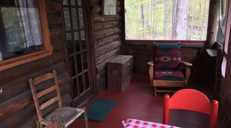Enjoy a charming 1939 Log Cabin on gorgeous Lake George