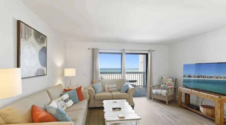 Shoreline Villas 7 - Gulf Front, Panama City Beach, Free Wifi, Great Location!