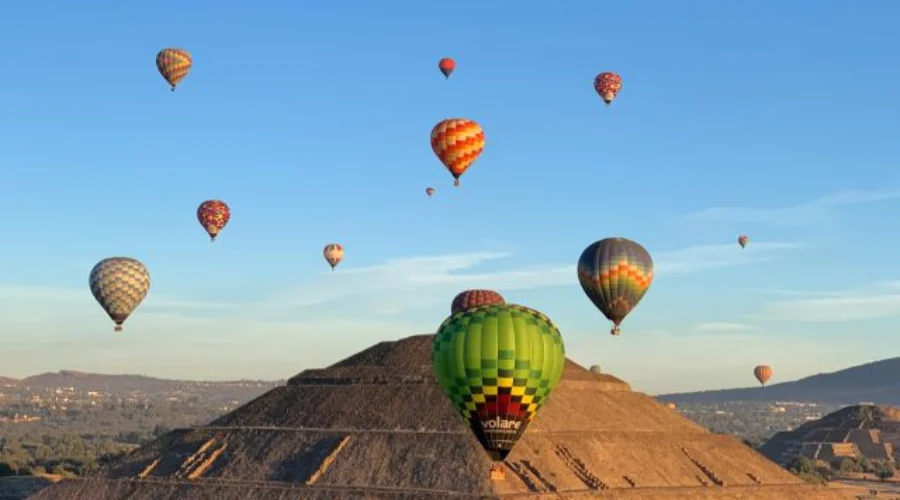 From Mexico City: Teotihuacan Air Balloon Flight & Breakfast