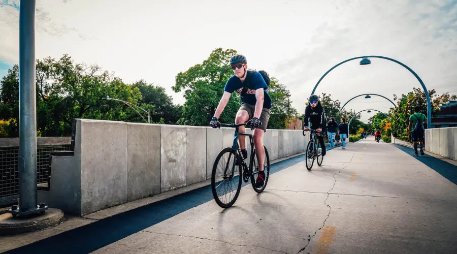 Cycle The 606 Through Vibrant Neighborhoods