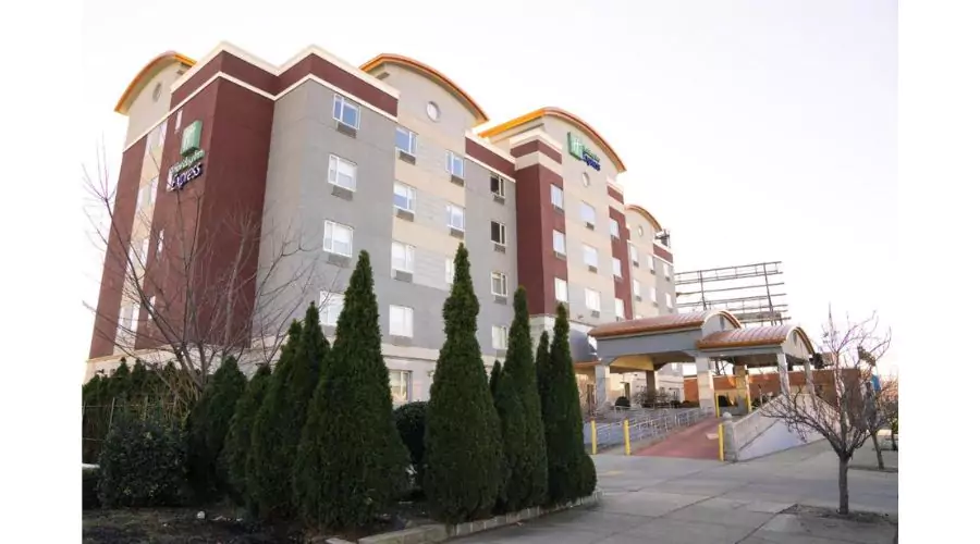 Holiday Inn Express Maspeth Hotel